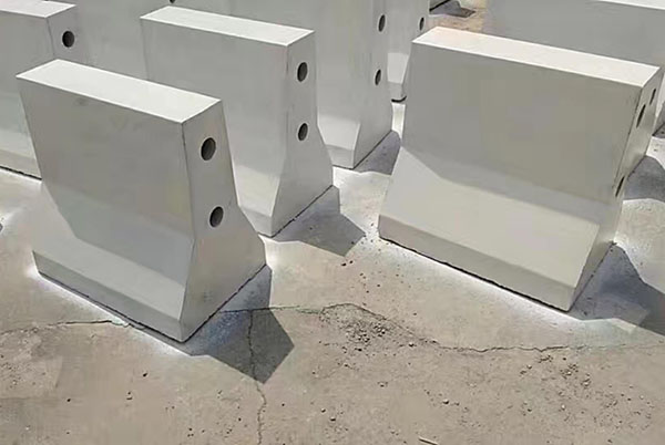 水泥隔离墩价格